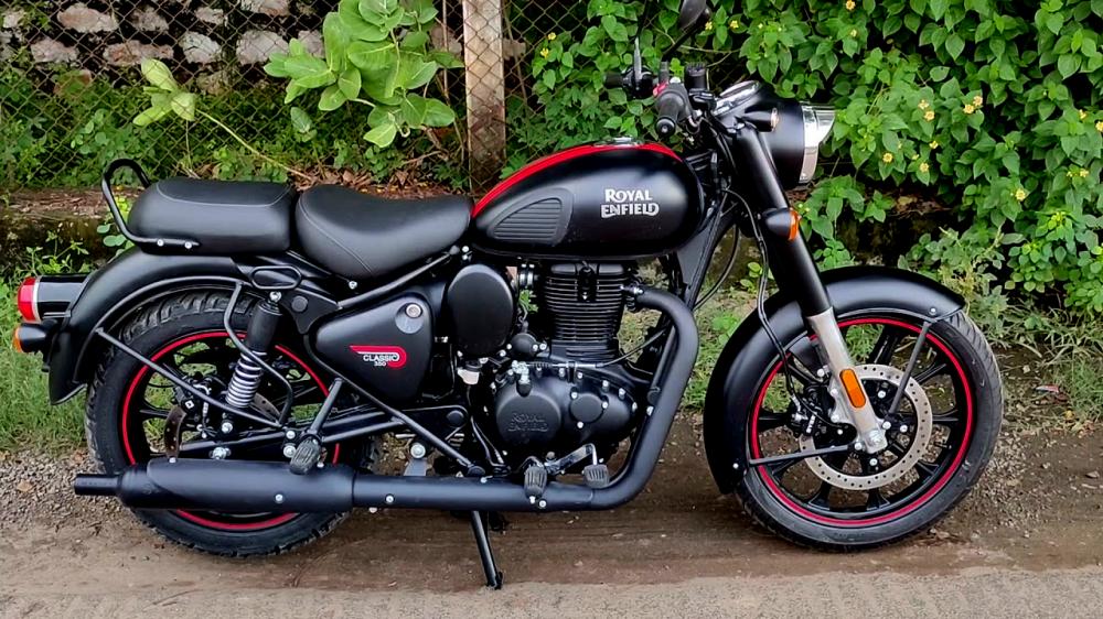 Bullet 500cc stealth black store on road price